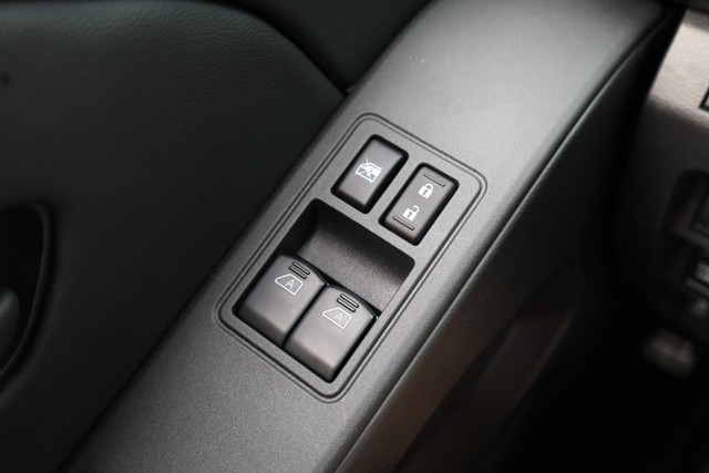Nissan Frontier Vehicle Image 17