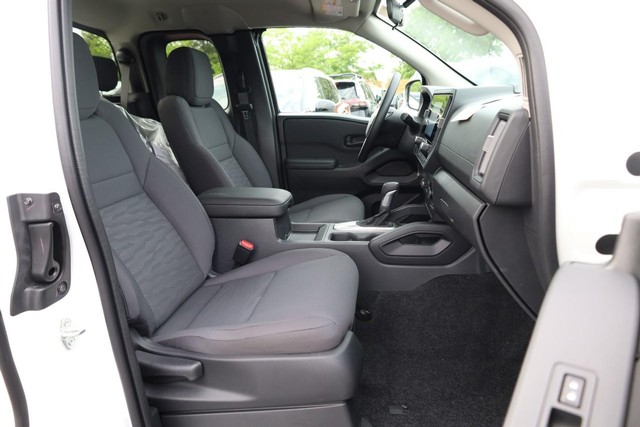 Nissan Frontier Vehicle Image 23