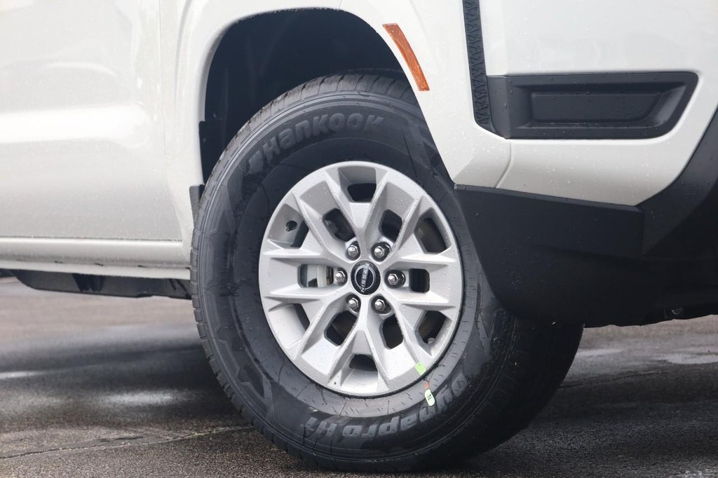 Nissan Frontier Vehicle Image 03