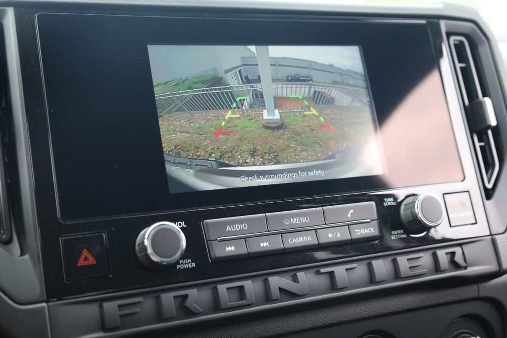 Nissan Frontier Vehicle Image 12