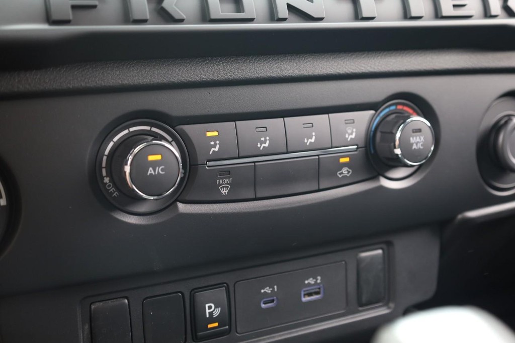 Nissan Frontier Vehicle Image 13