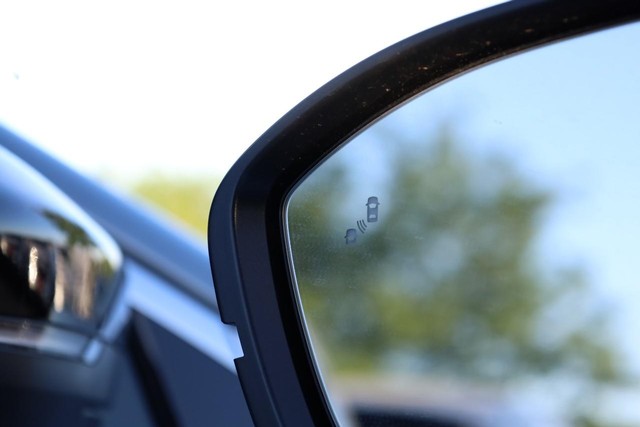 Nissan Murano Vehicle Image 25