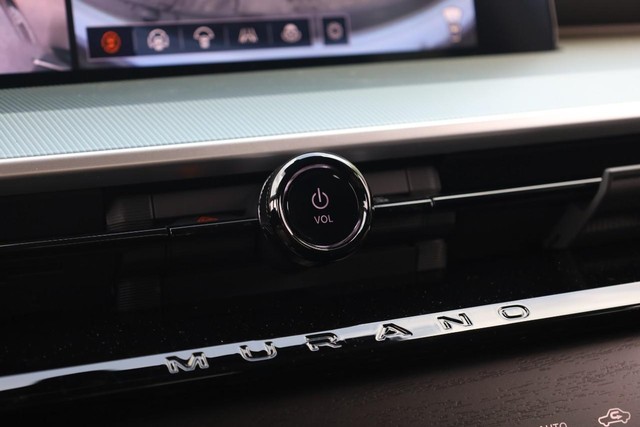 Nissan Murano Vehicle Image 16