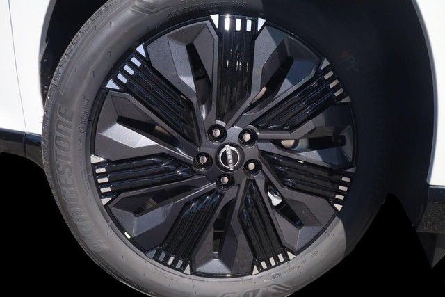 Nissan Murano Vehicle Image 03