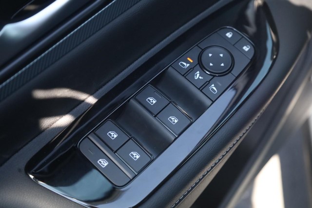 Nissan Murano Vehicle Image 11