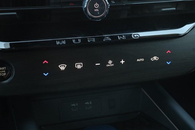 Nissan Murano Vehicle Image 17