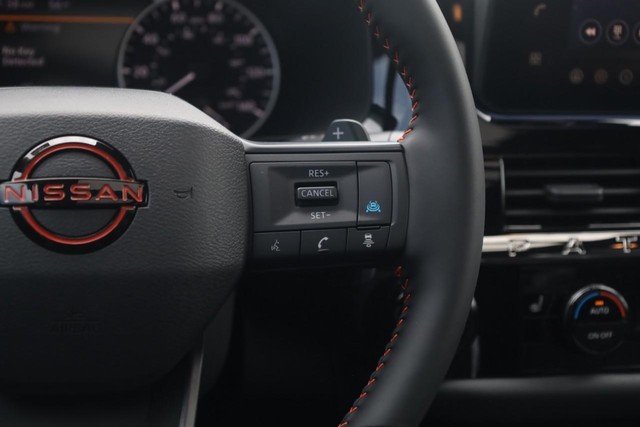 Nissan Pathfinder Vehicle Image 09