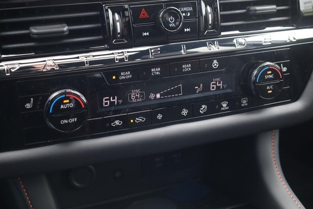 Nissan Pathfinder Vehicle Image 16