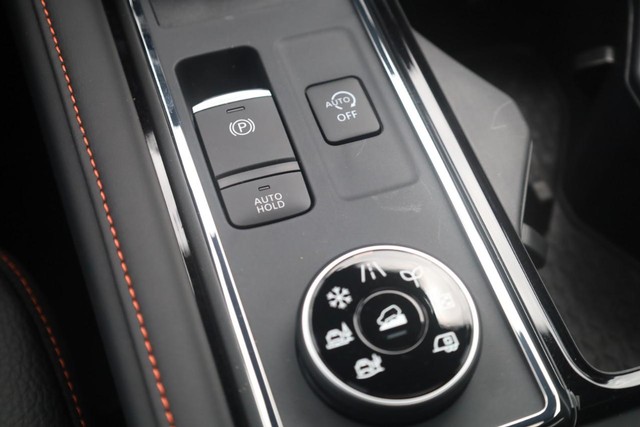 Nissan Pathfinder Vehicle Image 18