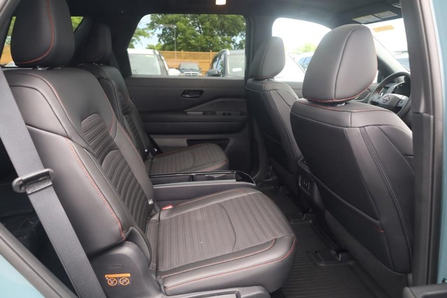Nissan Pathfinder Vehicle Image 22