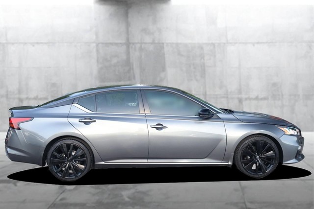 Nissan Altima Vehicle Image 05