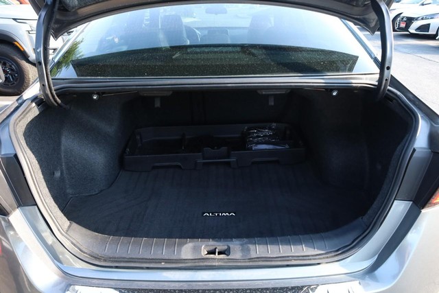 Nissan Altima Vehicle Image 07