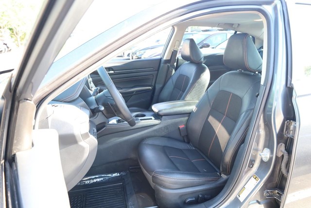 Nissan Altima Vehicle Image 08