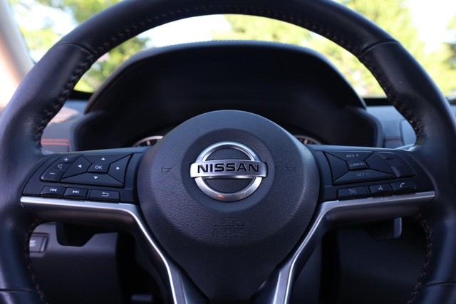 Nissan Altima Vehicle Image 10