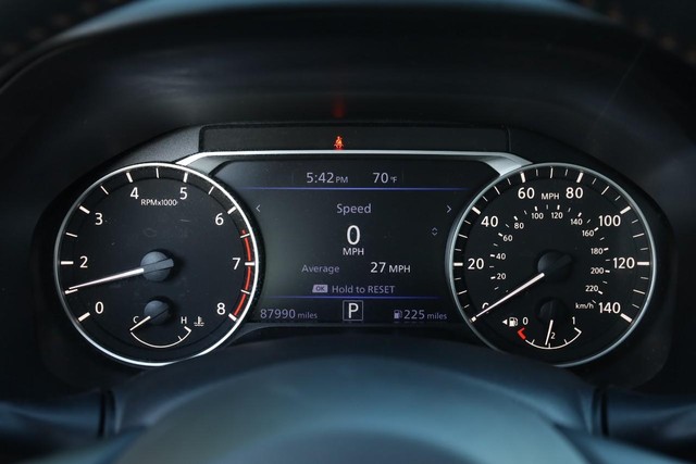 Nissan Altima Vehicle Image 11