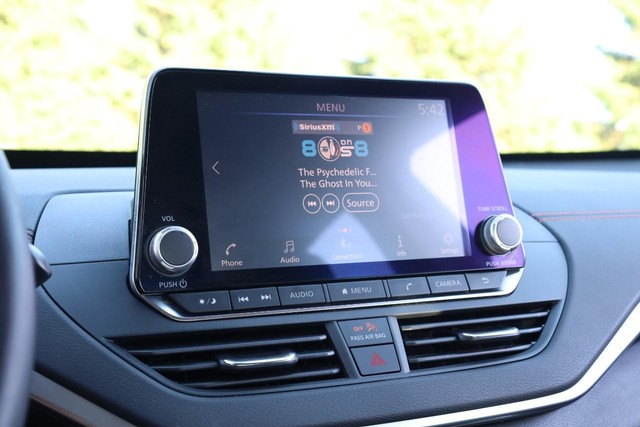 Nissan Altima Vehicle Image 12