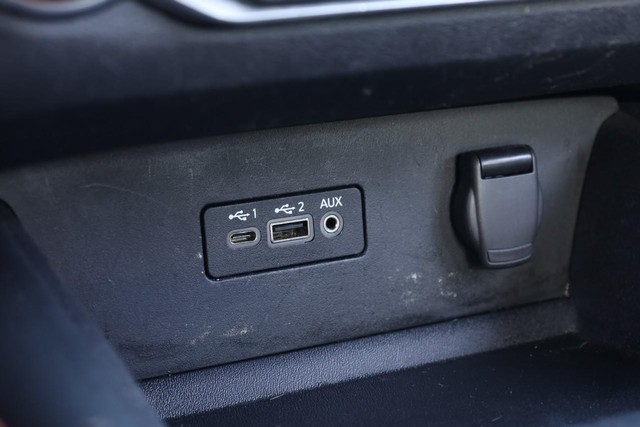 Nissan Altima Vehicle Image 15