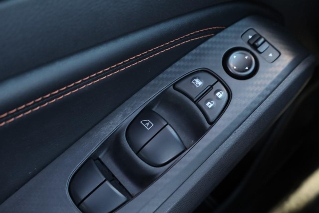 Nissan Altima Vehicle Image 18