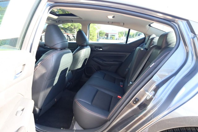 Nissan Altima Vehicle Image 20