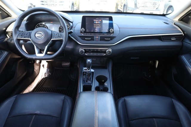 Nissan Altima Vehicle Image 22