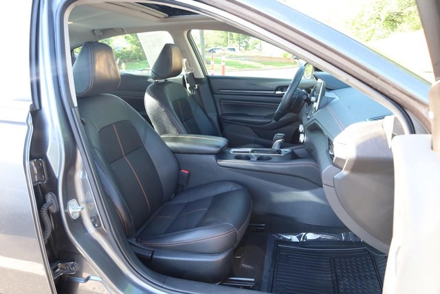 Nissan Altima Vehicle Image 24