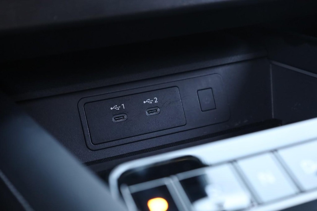 Nissan Murano Vehicle Image 15