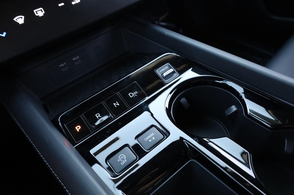 Nissan Murano Vehicle Image 16