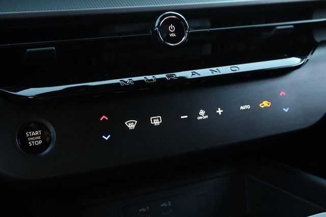 Nissan Murano Vehicle Image 14