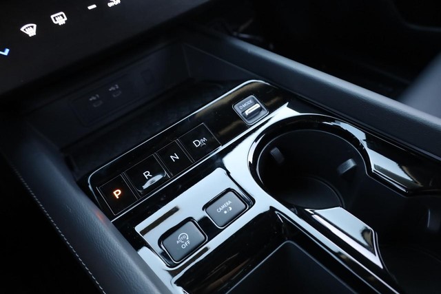 Nissan Murano Vehicle Image 16