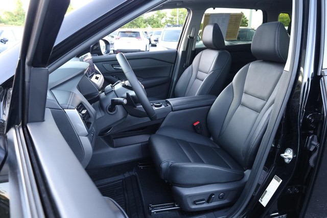 Nissan Rogue Vehicle Image 08