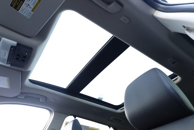 Nissan Rogue Vehicle Image 09