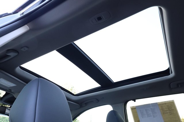 Nissan Rogue Vehicle Image 10