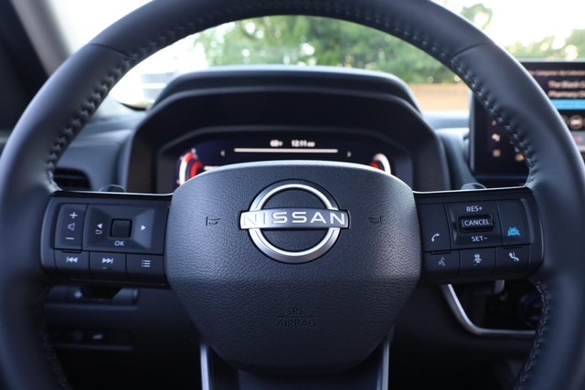 Nissan Rogue Vehicle Image 11