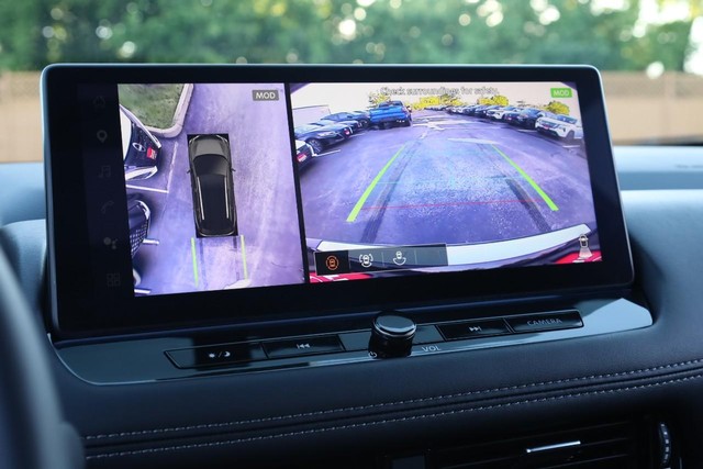 Nissan Rogue Vehicle Image 15