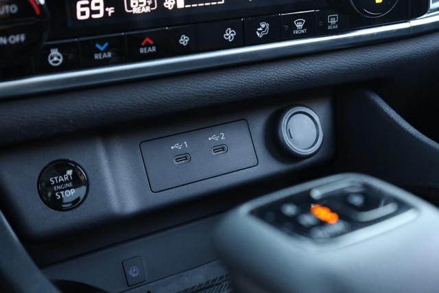 Nissan Rogue Vehicle Image 17