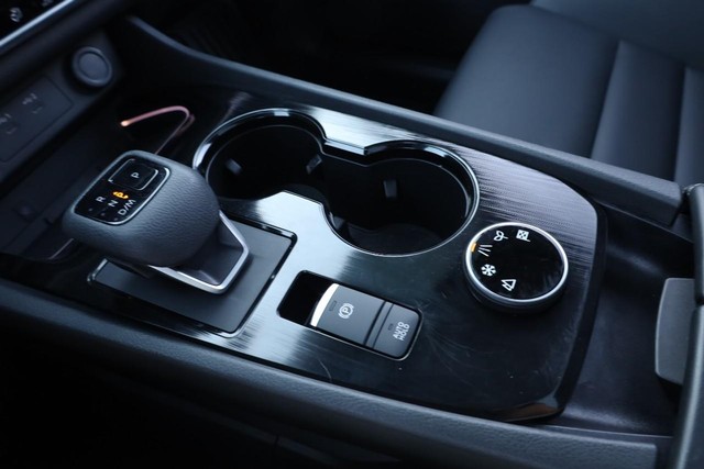 Nissan Rogue Vehicle Image 18