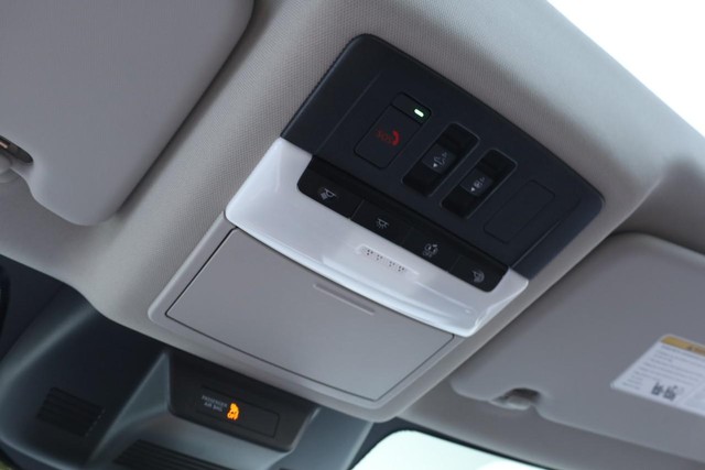 Nissan Rogue Vehicle Image 19
