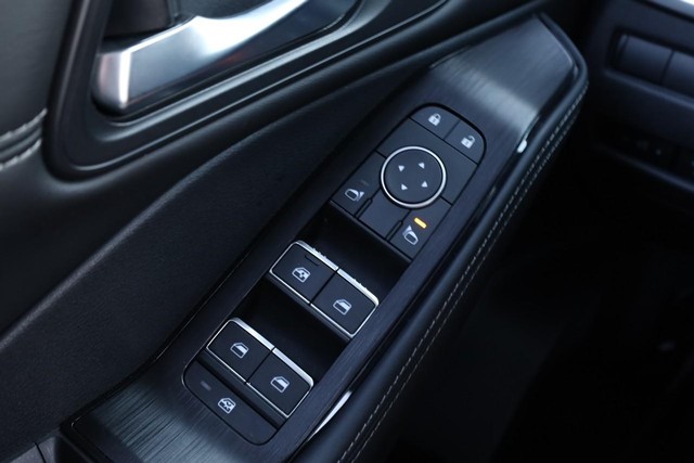 Nissan Rogue Vehicle Image 20