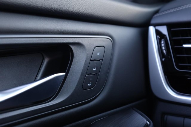Nissan Rogue Vehicle Image 21