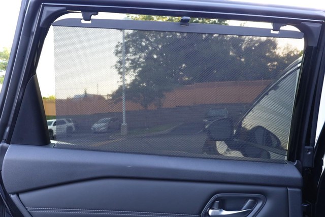 Nissan Rogue Vehicle Image 25