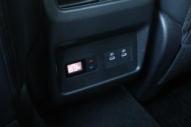Nissan Rogue Vehicle Image 26