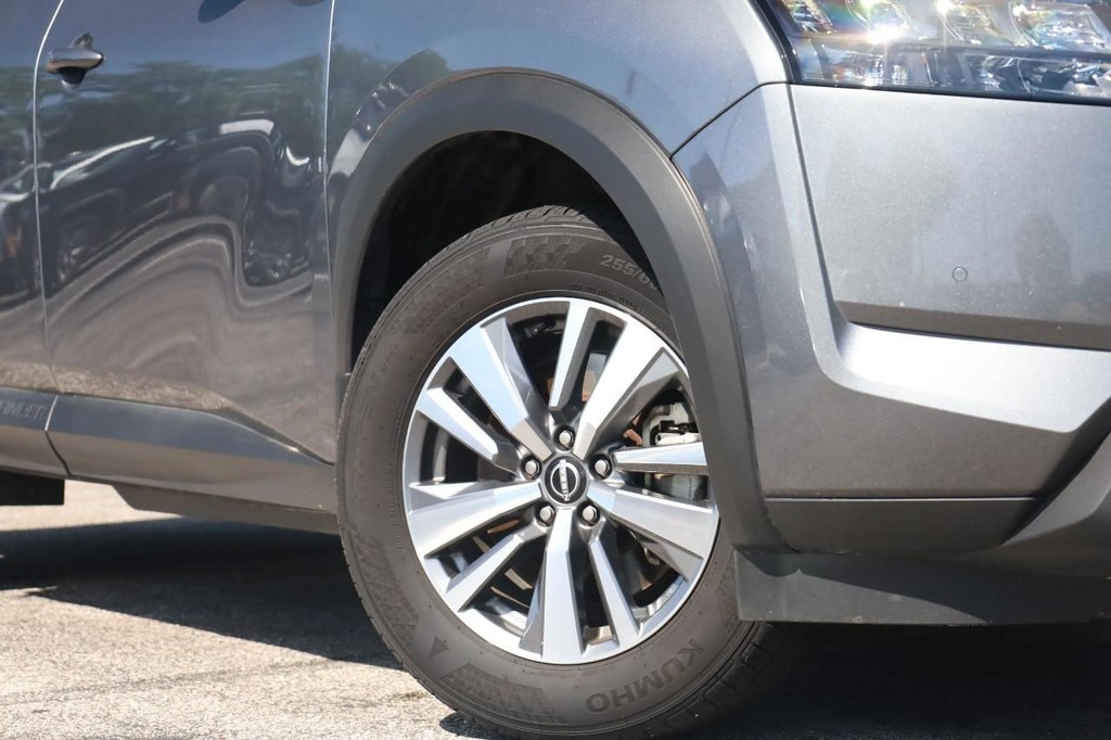 Nissan Pathfinder Vehicle Image 03