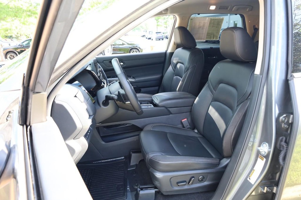 Nissan Pathfinder Vehicle Image 10