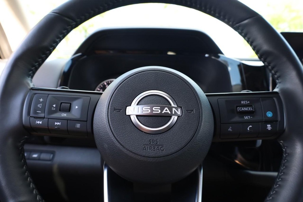 Nissan Pathfinder Vehicle Image 11