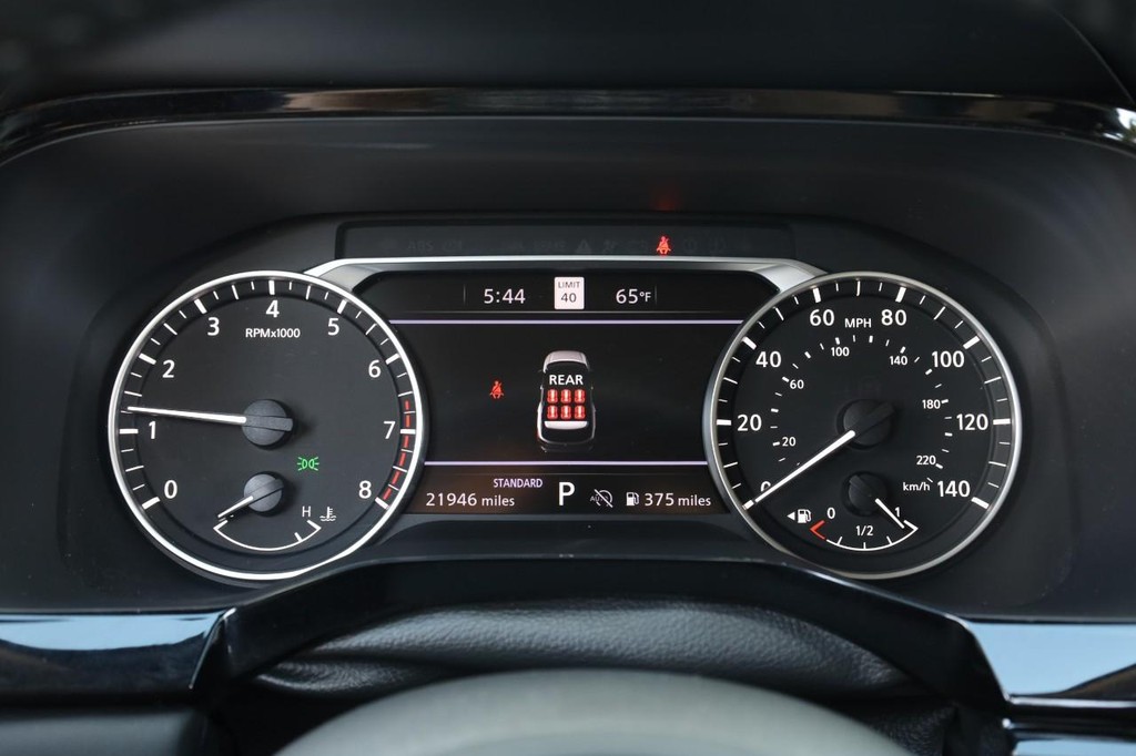 Nissan Pathfinder Vehicle Image 12