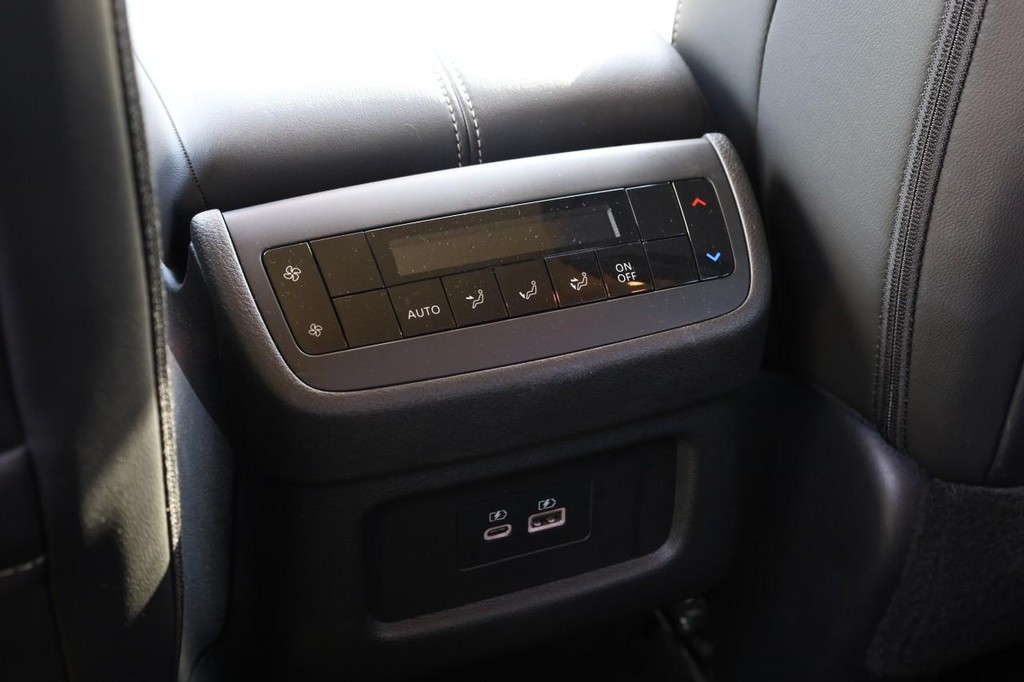Nissan Pathfinder Vehicle Image 25