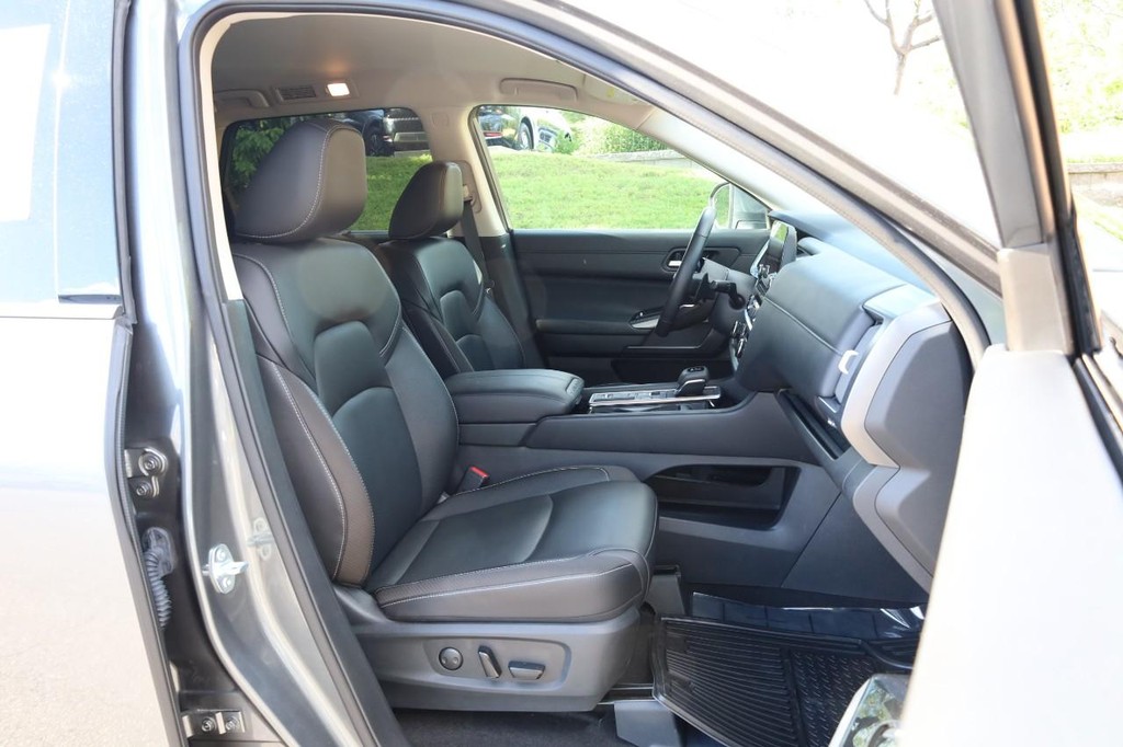 Nissan Pathfinder Vehicle Image 29