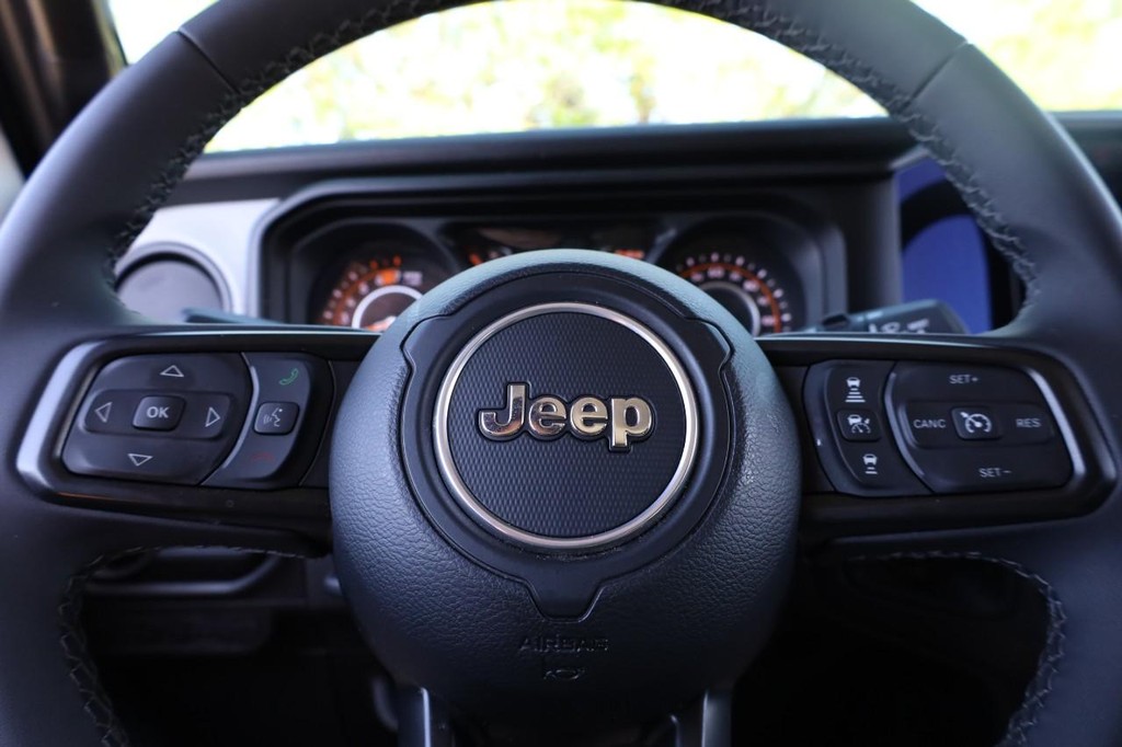 Jeep Wrangler Vehicle Image 09
