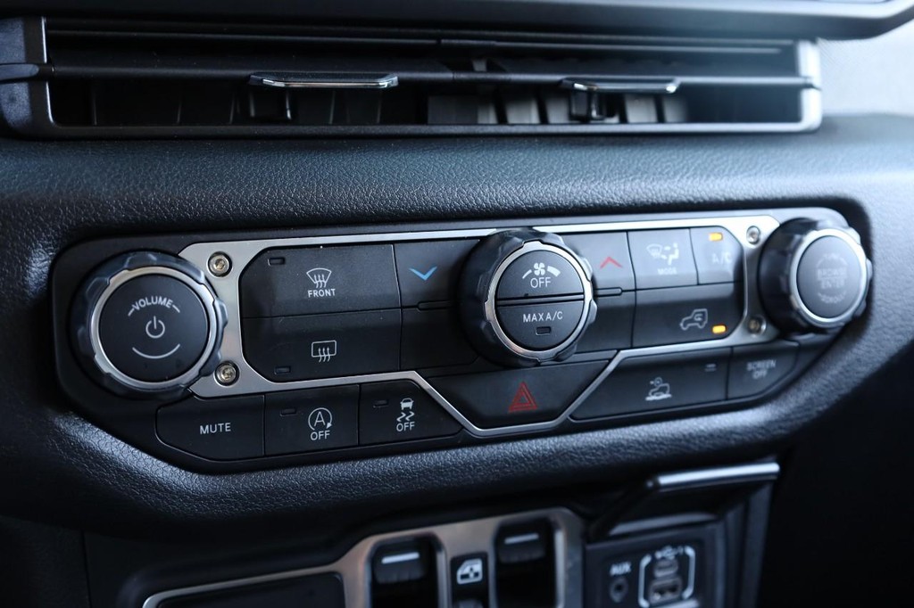 Jeep Wrangler Vehicle Image 13