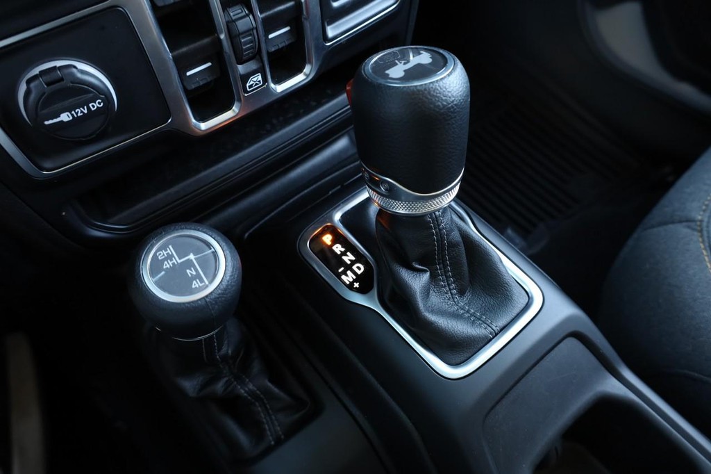Jeep Wrangler Vehicle Image 15